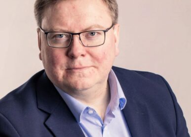 Tekstin Tiedustelun tutkija Mikko Porvalin luento kuva